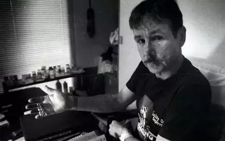 28岁被感染艾滋病活到70岁,一位感染艾滋病七年的人