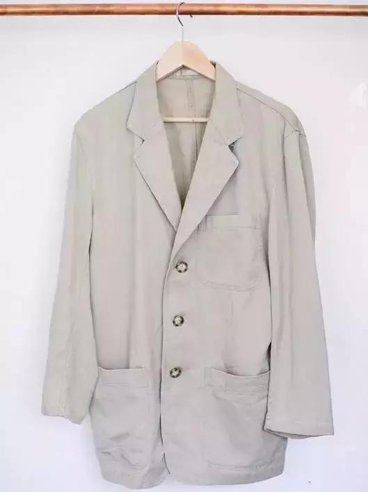 如何把旧牛仔裤变成新的,旧牛仔裤改变上衣