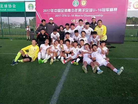 国米阿贾克斯16强,阿贾克斯足校