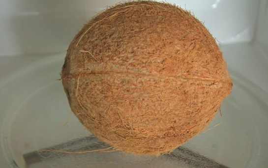 椰子怎么打开最简单方法,椰子怎么打开教学