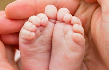 宝宝手脚冰凉还出汗是什么原因,手脚冰凉出汗是什么原因引起的