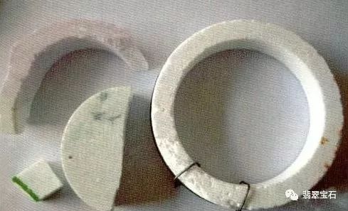 翡翠乌鸡真假辨别方法,用碎纸屑辨别翡翠真假