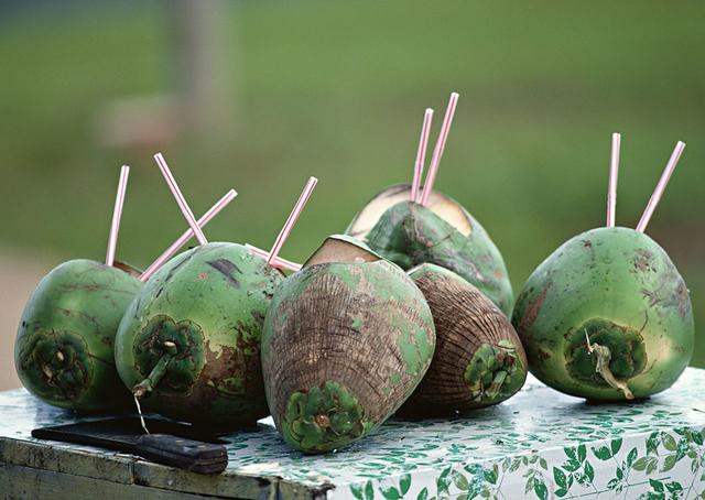 椰子怎么打开最简单方法,椰子怎么打开教学