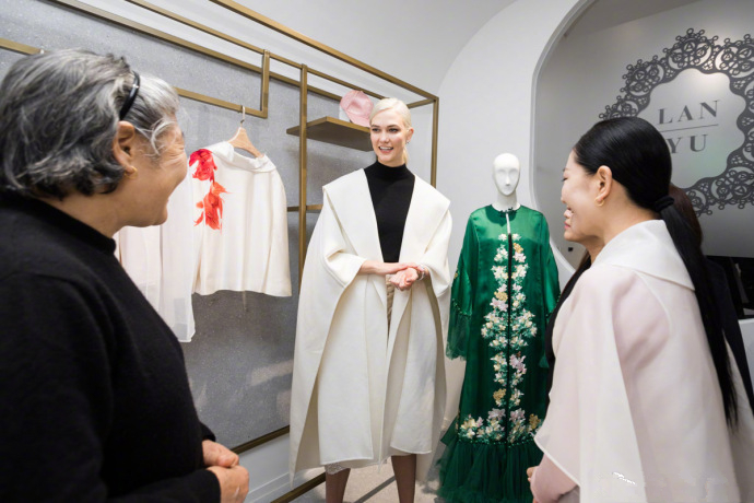 兰玉设计了哪些明星婚纱,为明星设计礼服