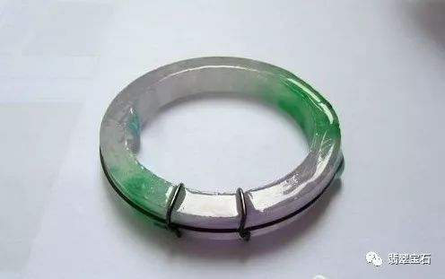 翡翠乌鸡真假辨别方法,用碎纸屑辨别翡翠真假