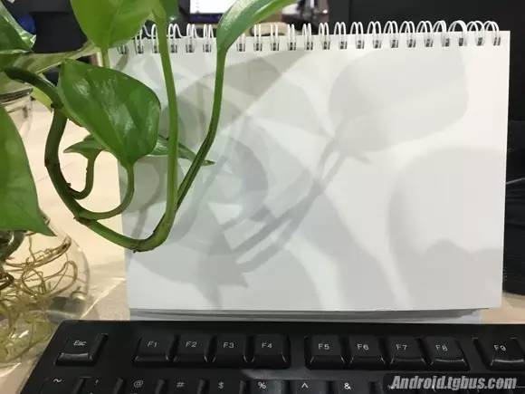 暗！暗！太暗！手机拍照太暗怎么解决？