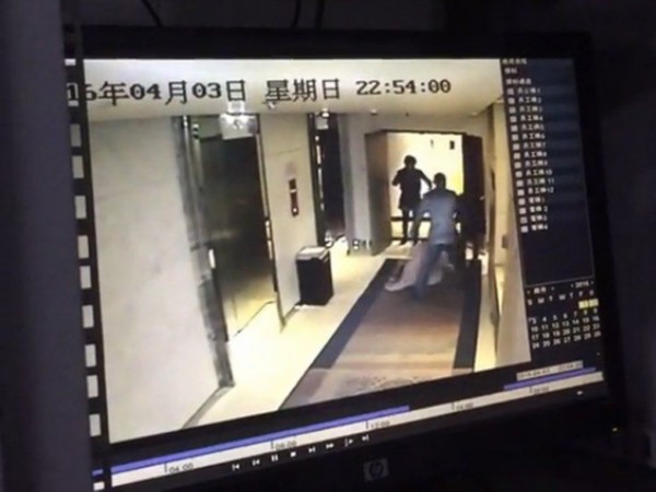 遇到强行拖拽女孩应该怎么办,女孩被陌生人强行拖拽怎么办