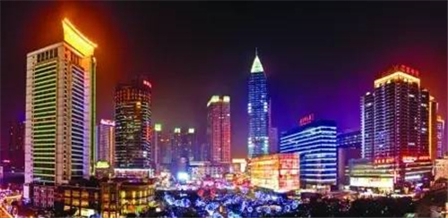 商场等繁华地段如何找停车位 (老城区停车难路边有收费车位)