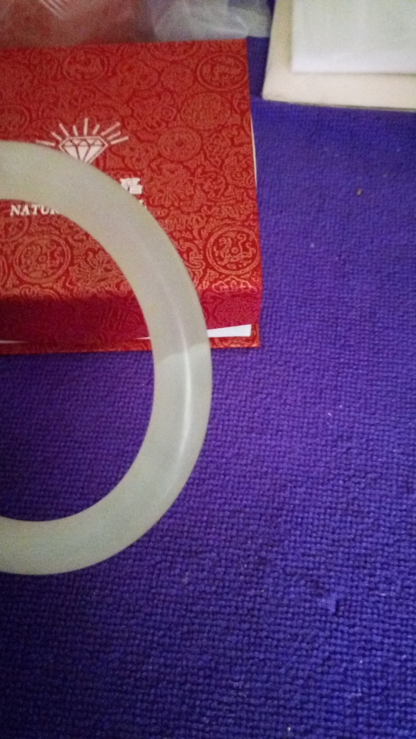 戴了三年银镯子,戴了三年的玉镯子碎了