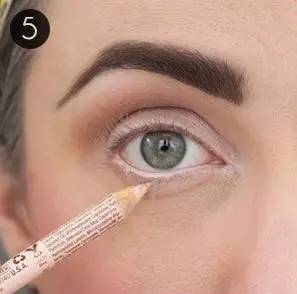 大眼睛女生怎么化妆最合适,大眼睛怎么画眼妆干净