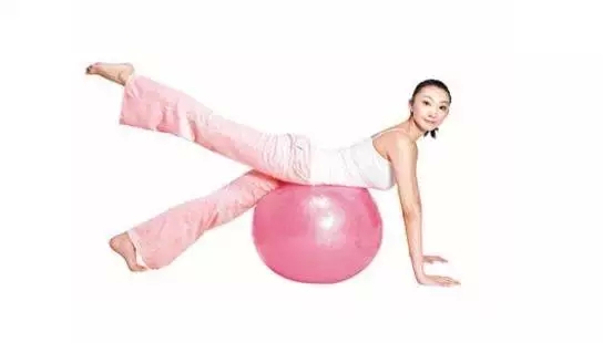 有瑜伽球怎么瘦身,瑜伽球减肥瘦全身方法