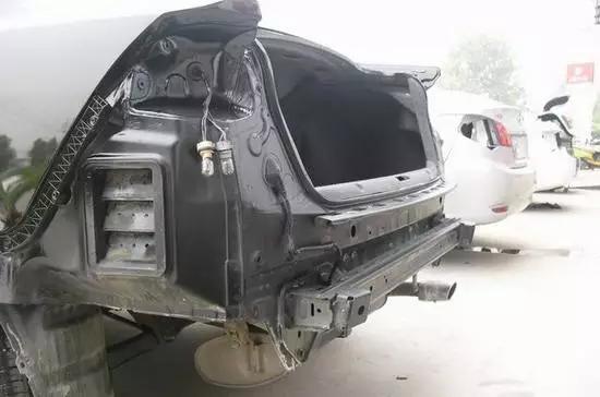 开车突然有烧焦的味道,下雨天开车有烧焦的味道