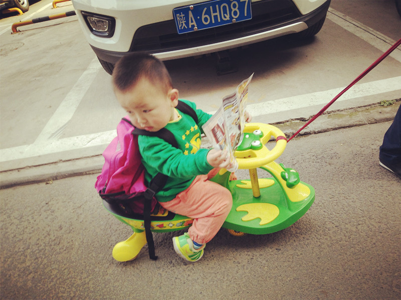 不要因为它已经变成人手一双的“街鞋”就错过它！毛毛虫值得每一