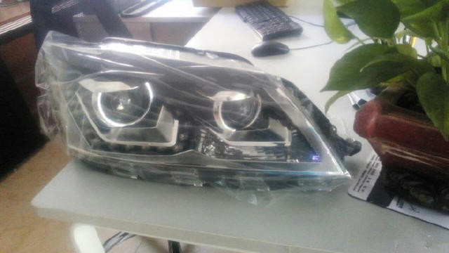 大众新桑塔纳氙气大灯,新款桑塔纳改疝气大灯