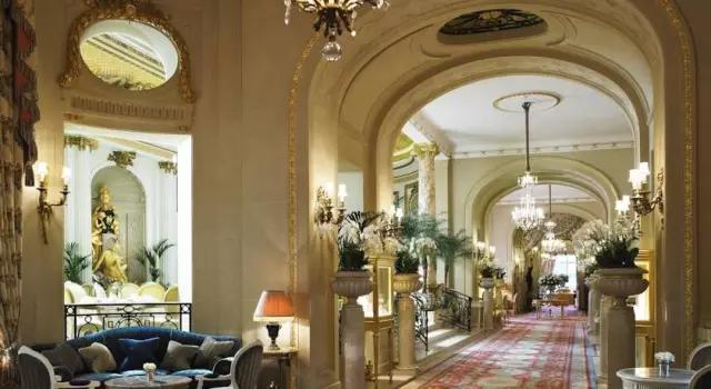 一开始我也不懂，为什么名人都爱住这些老酒店，直到...