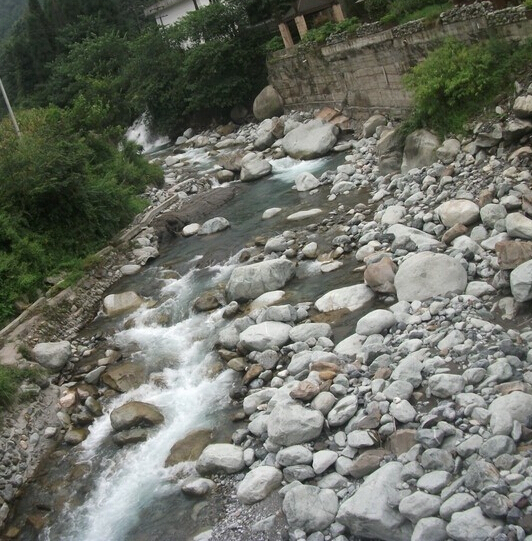 彭州龙门山宝山村,成都彭州白水河宝山村