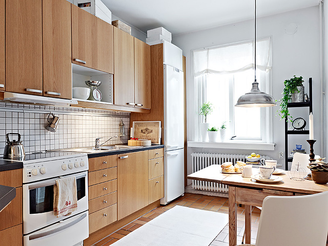 家里的冰箱关不上怎么回事,家里门总关不上