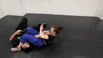 歹徒袭击自己怎么防身,女人遇到歹徒如何自救