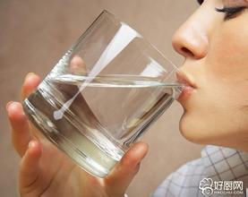 牙疼用盐水漱口后老觉得嗓子有痰,用盐水漱口可以缓解智齿牙疼吗