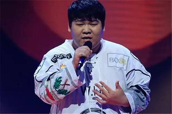 周杰伦强直性脊柱炎打生物制剂,周杰伦演唱会脊柱炎发作是打针吗