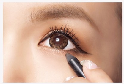 大眼睛女生怎么化妆最合适,大眼睛怎么画眼妆干净