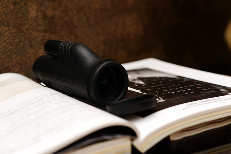 对面妹纸动态全掌握，10X42倍的望远镜体验