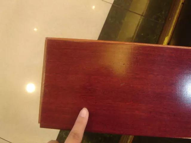 石塑地板和实木复合地板的区别,实木复合地板哪个品牌性价比高