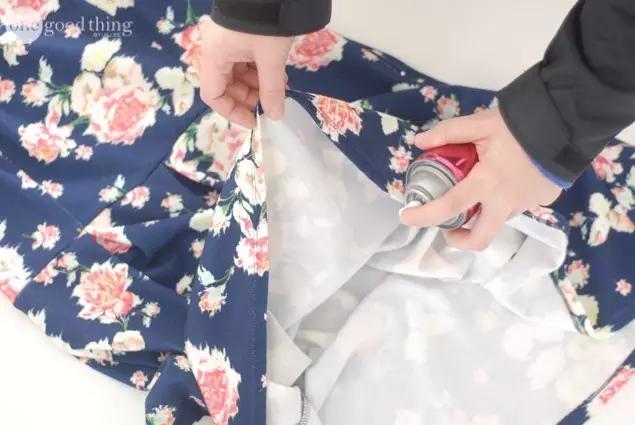 口红沾衣服上了怎么解决,白衣服染上口红快速清洗的小妙招