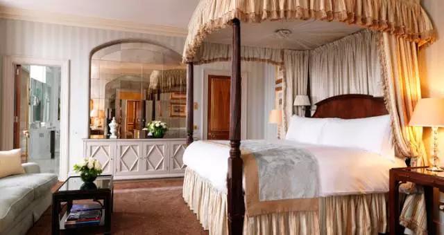 一开始我也不懂，为什么名人都爱住这些老酒店，直到...