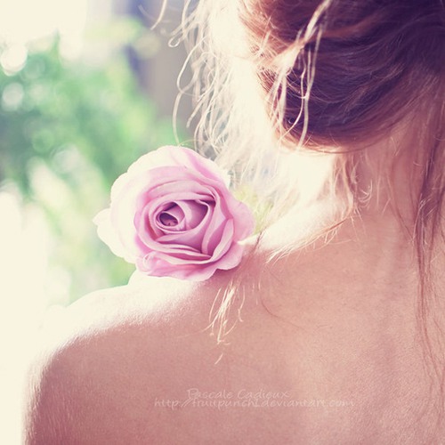 孕早期症状揭示：亲你怀孕了