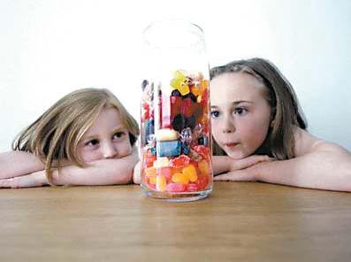 儿童零食要少吃,零食虽好吃可不要贪吃哦