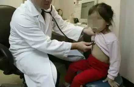 7岁女孩突然流了一点血,五岁女孩突然出血