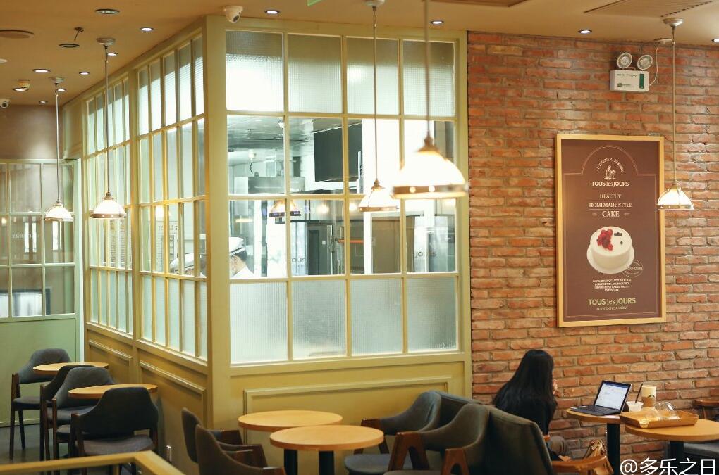 都教授代言服装,都教授北京现代广告