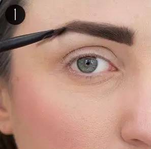 大眼睛女生怎么化妆最合适,大眼睛怎么画眼妆干净