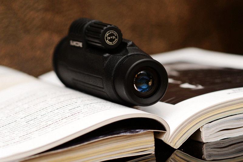 对面妹纸动态全掌握，10X42倍的望远镜体验