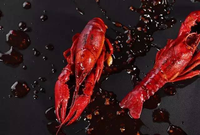 就算你开着玛莎拉蒂，*博兰**基尼也不一定能吃到她家龙虾，每天就这