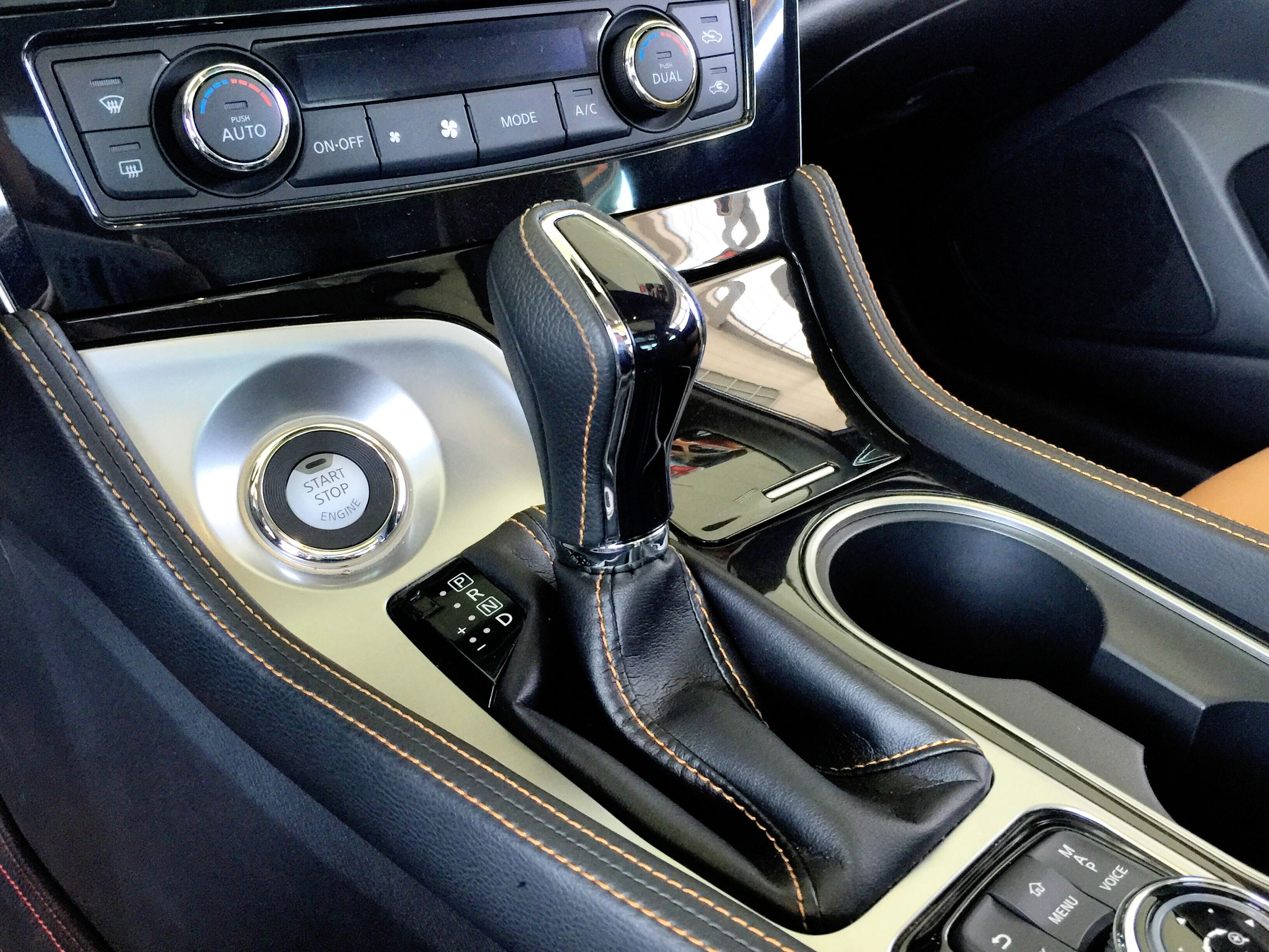 东风日产探陆实车到店,东风日产西玛6座