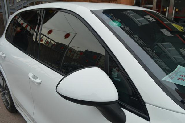 卡宴车窗玻璃划痕是怎么造成的,卡宴剐蹭了会不会有警告