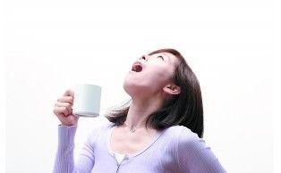 牙疼用盐水漱口后老觉得嗓子有痰,用盐水漱口可以缓解智齿牙疼吗