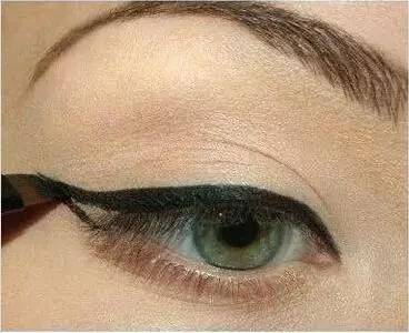 大眼睛女生怎么化妆最合适,大眼睛怎么画眼妆干净