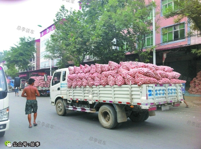 老公，这五菱跑车真漂亮，明年咱换车吧？100多万你能存够吗？