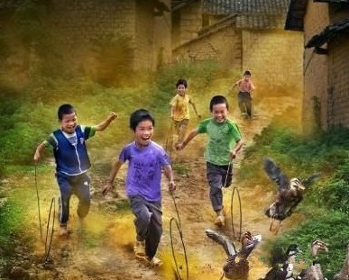 小学阅读完童年后的活动,看孩子运动会想起自己小时候