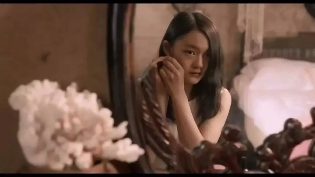 被拆解的梦露躺在卡车上那是蒙尘受难的女性象征