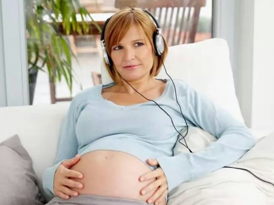 孕期玩手机有防辐射的方法吗,孕期玩手机胎儿笨吗