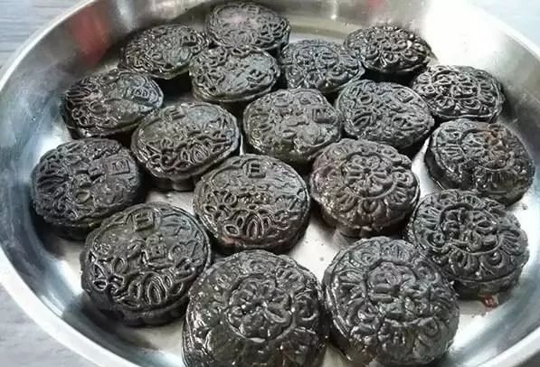 瑟瑟发抖！蒸虫子吃鸡屎，想不到东莞人这么重口味！