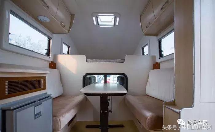上汽大通t70单排皮卡升顶房车价格,猛禽f750越野皮卡牵引超大型房车