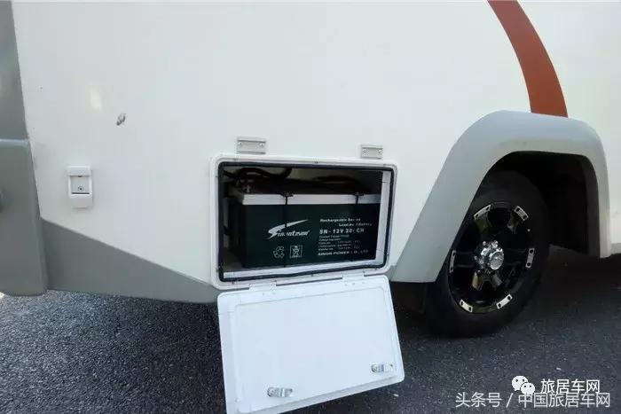 上汽大通t70单排皮卡升顶房车价格,猛禽f750越野皮卡牵引超大型房车