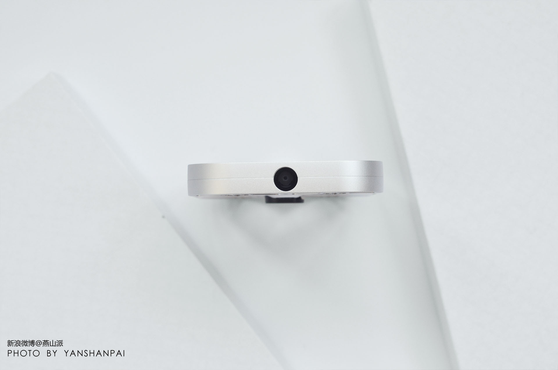 可以放在兜里的大型无人机,藏在手机里的无人机