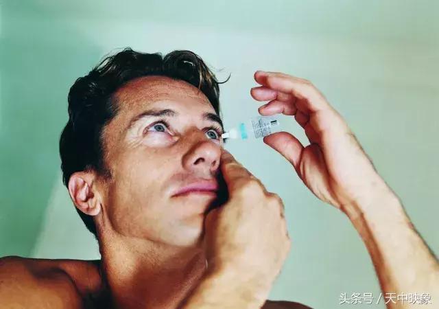 乱滴眼药水的危害,眼药水要怎么滴才是正确的方法