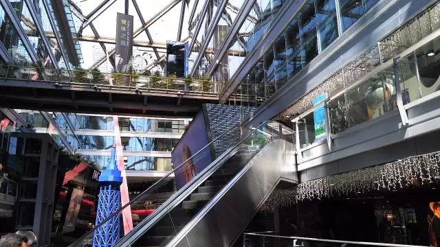 芳草地购物中心特色,芳草地购物中心介绍